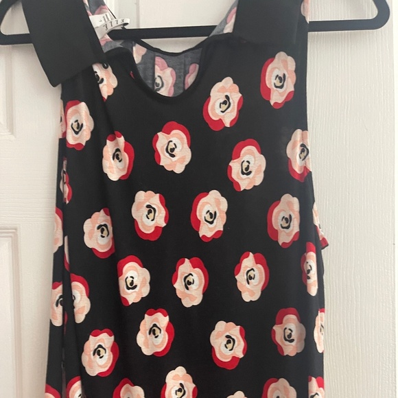 ELLE sleeveless flowered top. New. - Picture 3 of 3